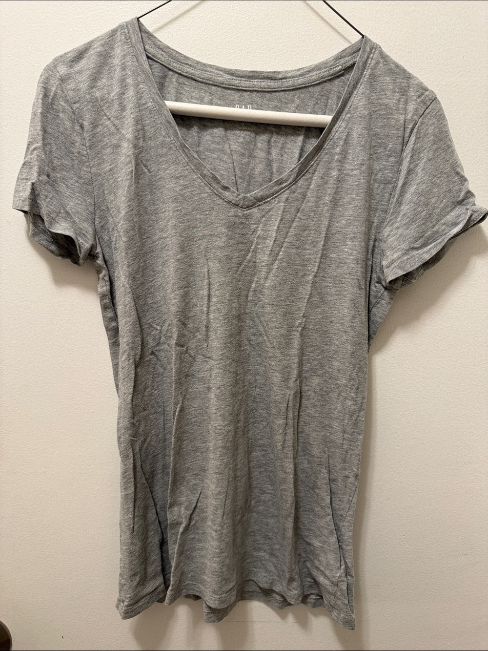 GAP Women's Gray V-Neck Short Sleeve Tee